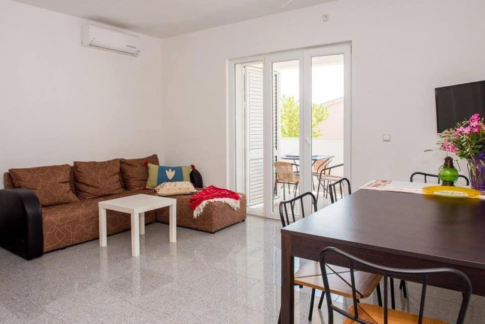 Apartment Vodice - Lovric מראה חיצוני תמונה